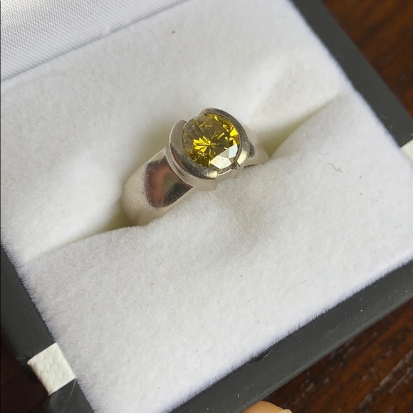 14kt, white gold diamond solitaire ring. - Picture 3 of 4